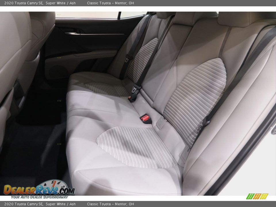 2020 Toyota Camry SE Super White / Ash Photo #17