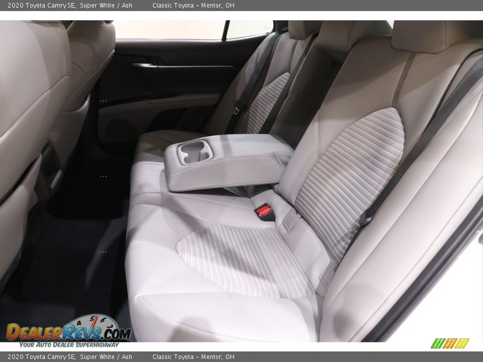 2020 Toyota Camry SE Super White / Ash Photo #18