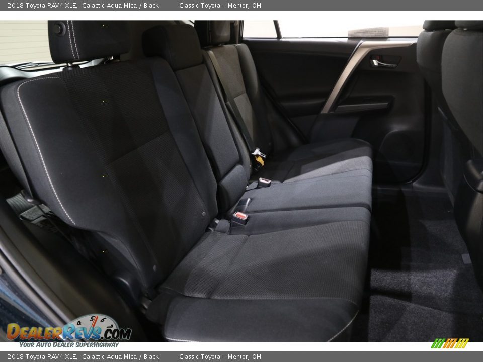 2018 Toyota RAV4 XLE Galactic Aqua Mica / Black Photo #16