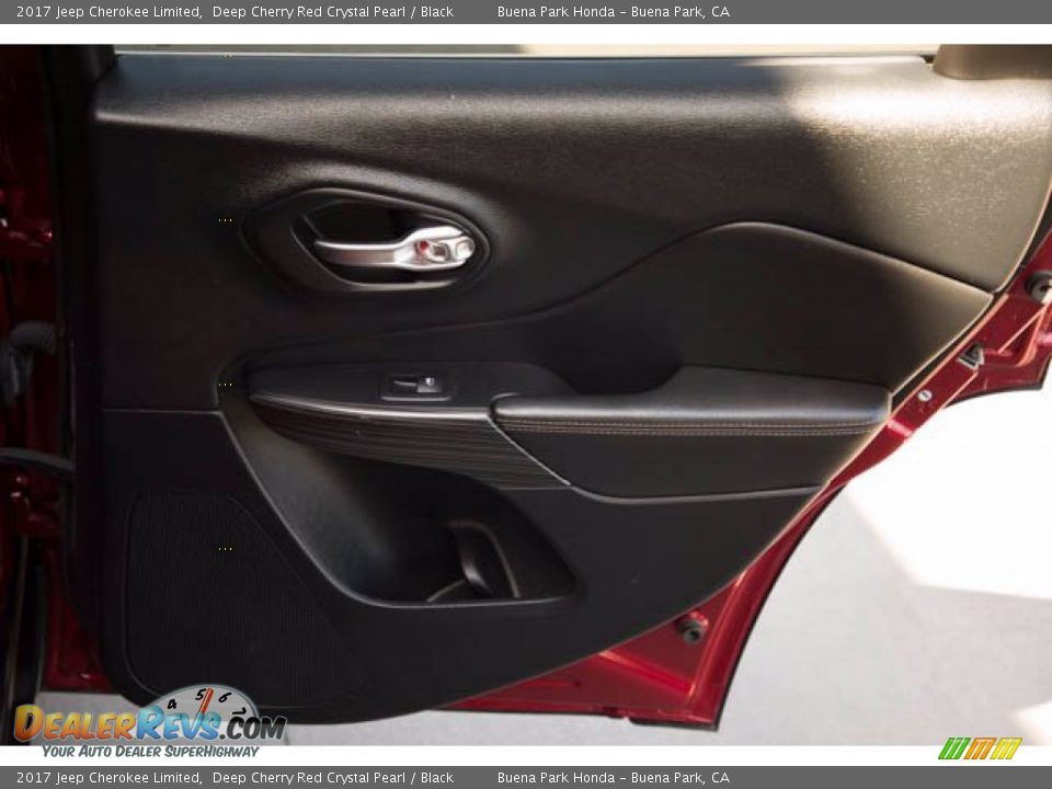 Door Panel of 2017 Jeep Cherokee Limited Photo #29