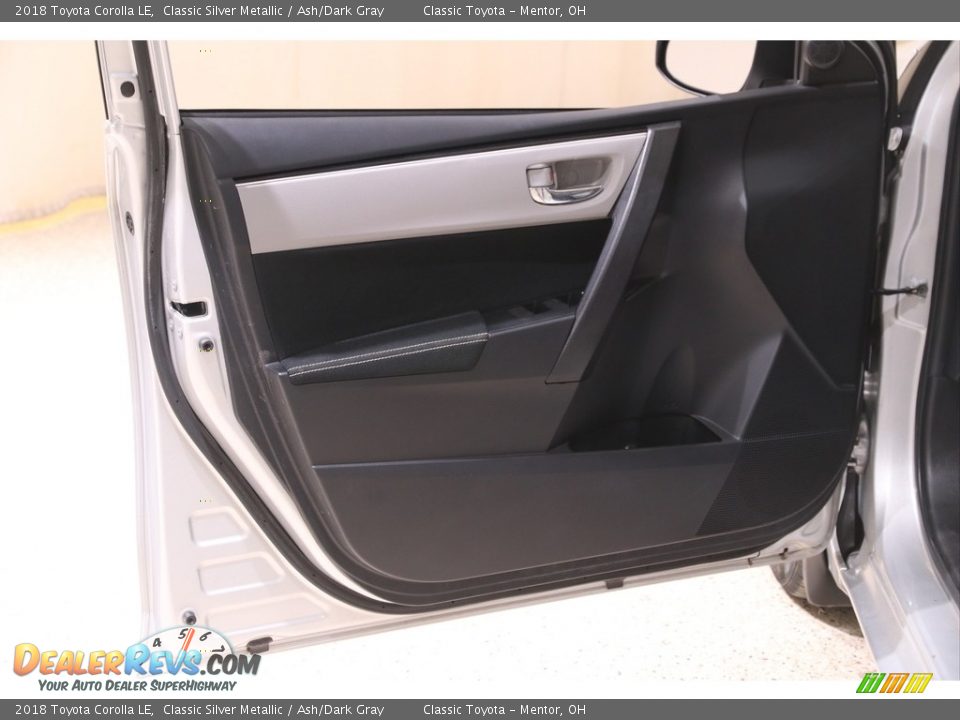 2018 Toyota Corolla LE Classic Silver Metallic / Ash/Dark Gray Photo #4