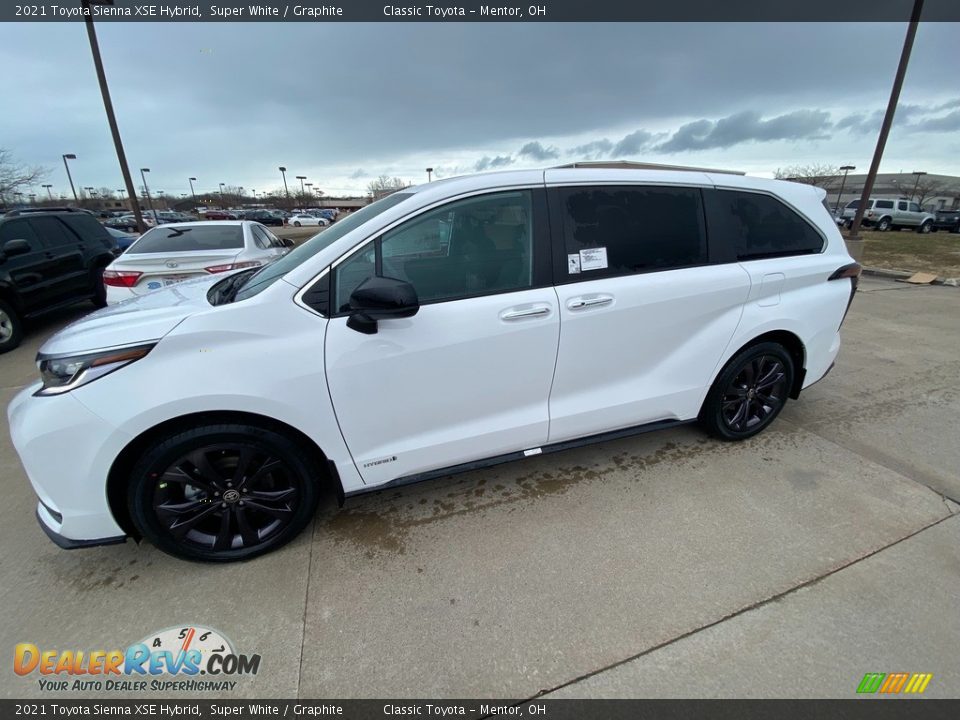 2021 Toyota Sienna XSE Hybrid Super White / Graphite Photo #1