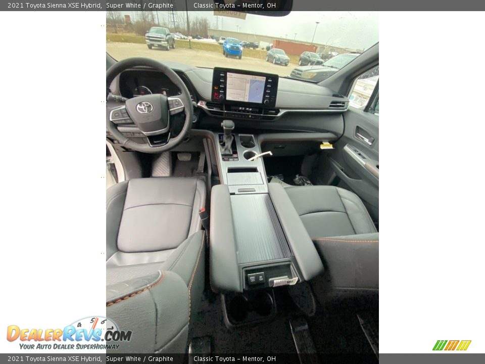 2021 Toyota Sienna XSE Hybrid Super White / Graphite Photo #4