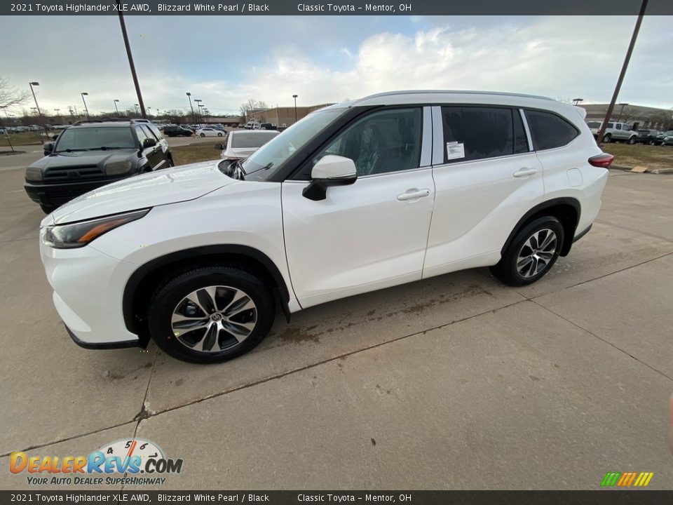 2021 Toyota Highlander XLE AWD Blizzard White Pearl / Black Photo #1