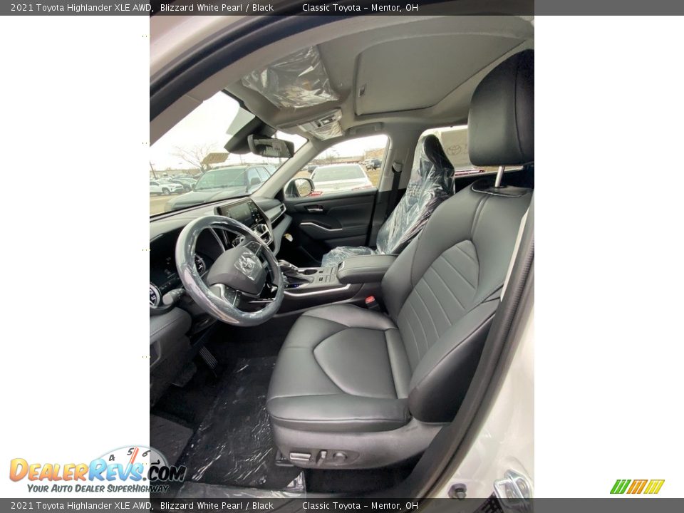 2021 Toyota Highlander XLE AWD Blizzard White Pearl / Black Photo #2