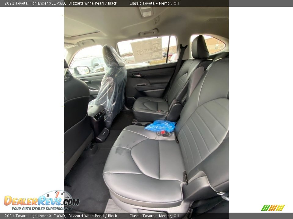 2021 Toyota Highlander XLE AWD Blizzard White Pearl / Black Photo #3