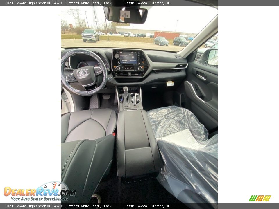 2021 Toyota Highlander XLE AWD Blizzard White Pearl / Black Photo #4