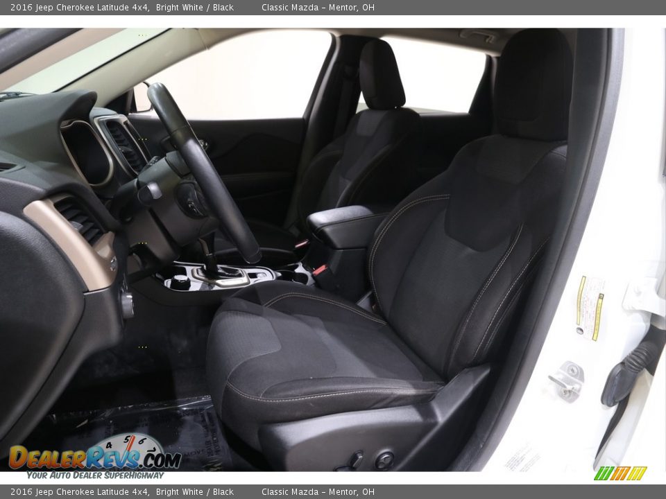2016 Jeep Cherokee Latitude 4x4 Bright White / Black Photo #5