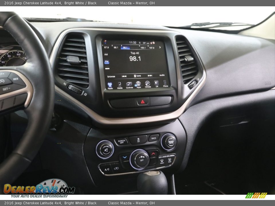 2016 Jeep Cherokee Latitude 4x4 Bright White / Black Photo #9