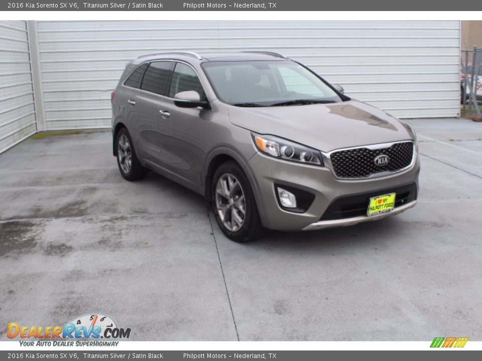 Front 3/4 View of 2016 Kia Sorento SX V6 Photo #2