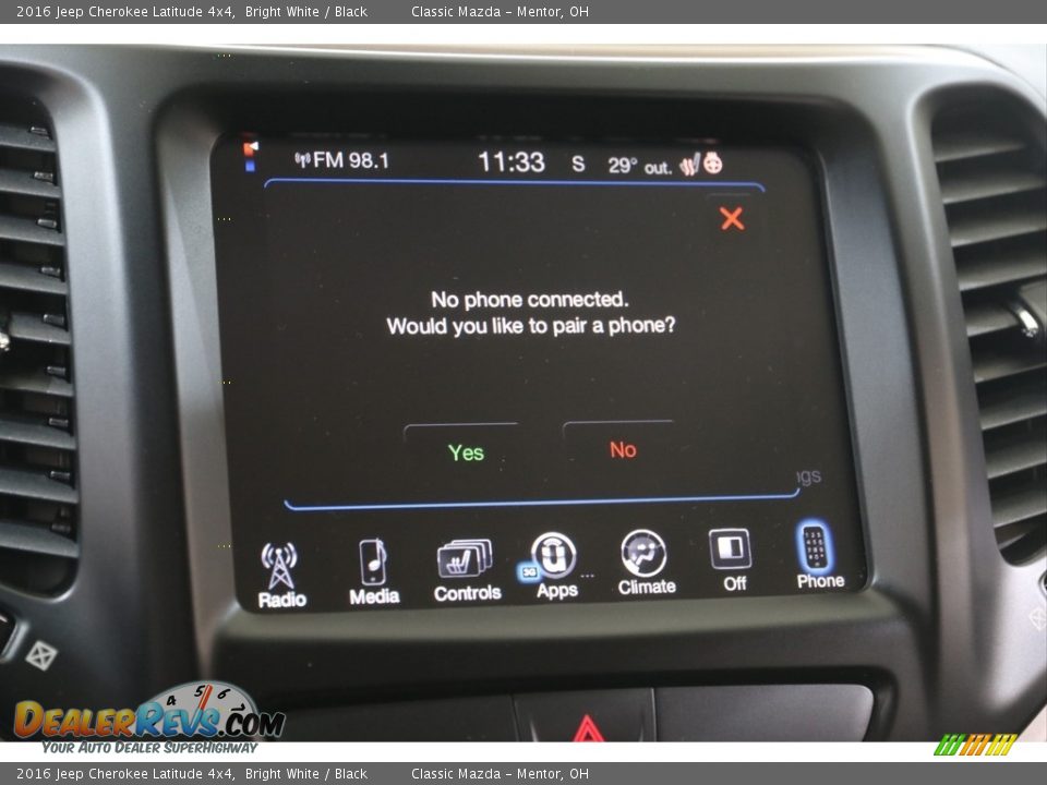 2016 Jeep Cherokee Latitude 4x4 Bright White / Black Photo #14