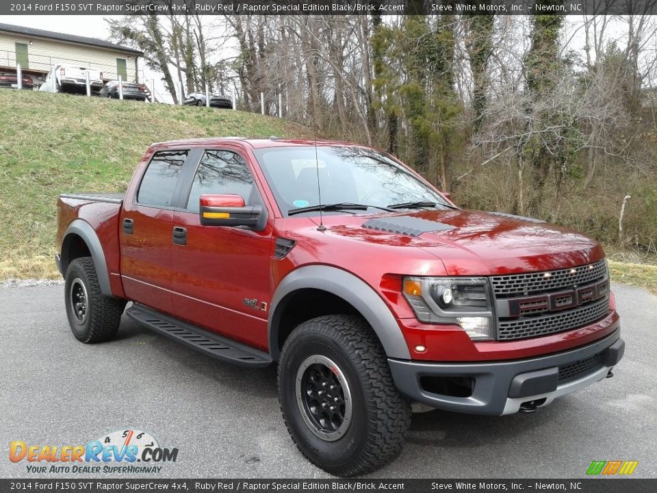 Front 3/4 View of 2014 Ford F150 SVT Raptor SuperCrew 4x4 Photo #4