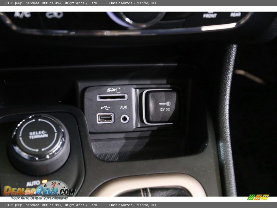 2016 Jeep Cherokee Latitude 4x4 Bright White / Black Photo #18