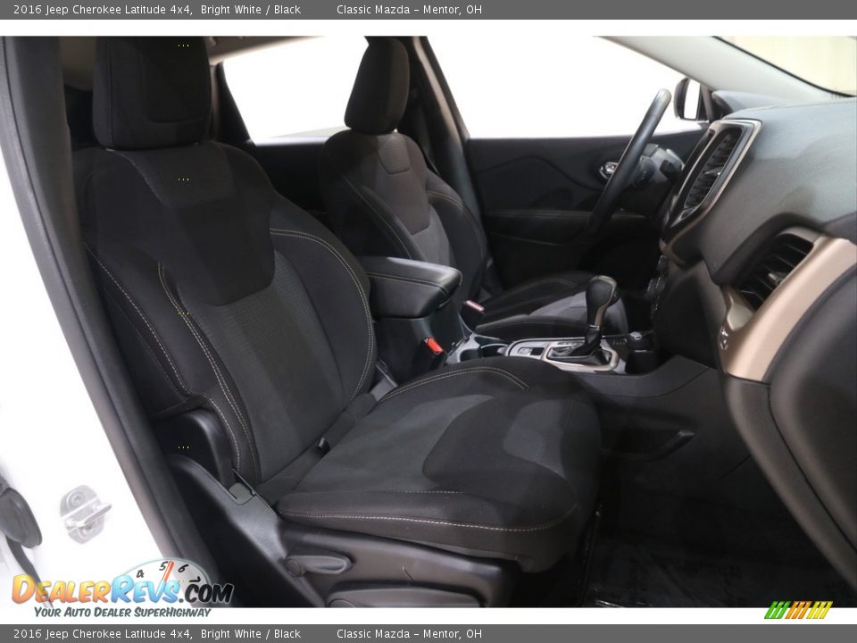 2016 Jeep Cherokee Latitude 4x4 Bright White / Black Photo #19