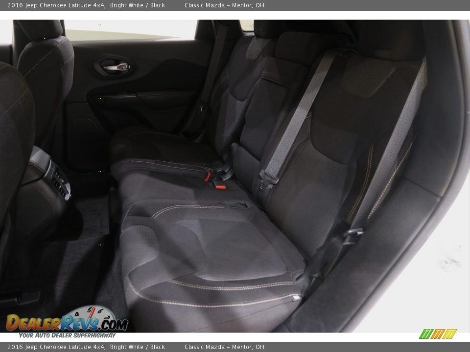 2016 Jeep Cherokee Latitude 4x4 Bright White / Black Photo #21
