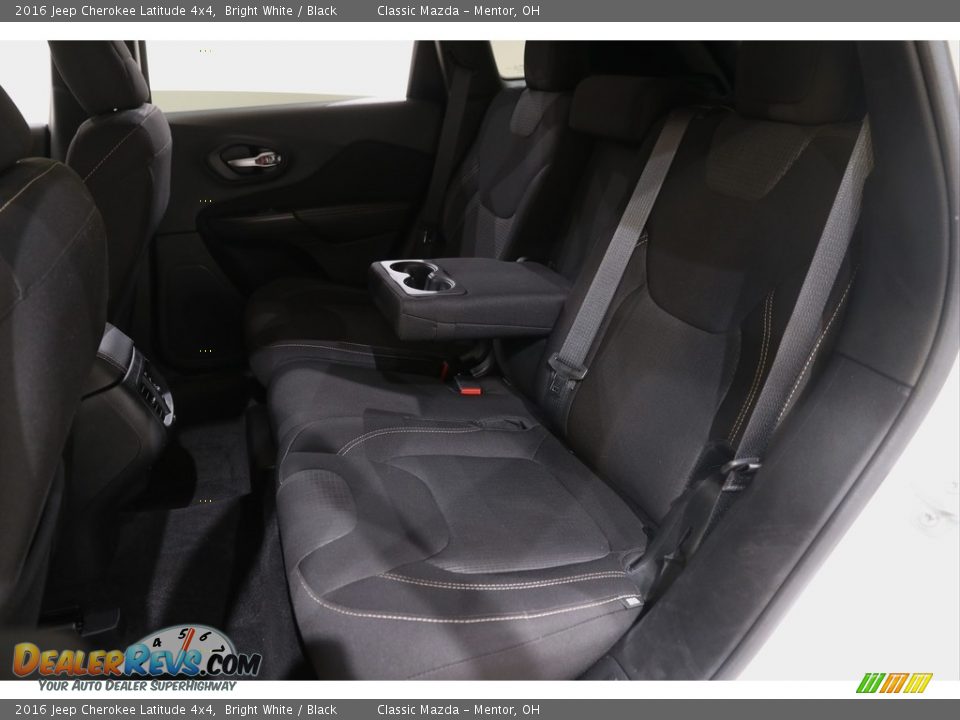 2016 Jeep Cherokee Latitude 4x4 Bright White / Black Photo #22