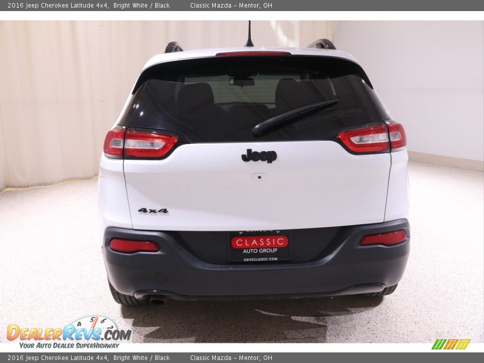 2016 Jeep Cherokee Latitude 4x4 Bright White / Black Photo #23