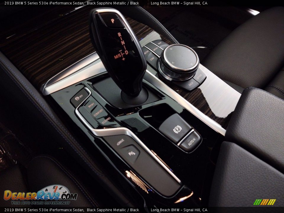 2019 BMW 5 Series 530e iPerformance Sedan Shifter Photo #25