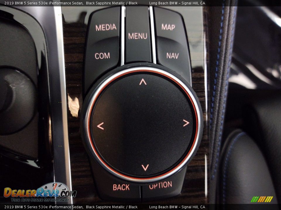 Controls of 2019 BMW 5 Series 530e iPerformance Sedan Photo #27