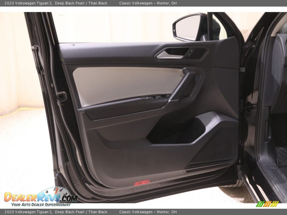 2020 Volkswagen Tiguan S Deep Black Pearl / Titan Black Photo #4