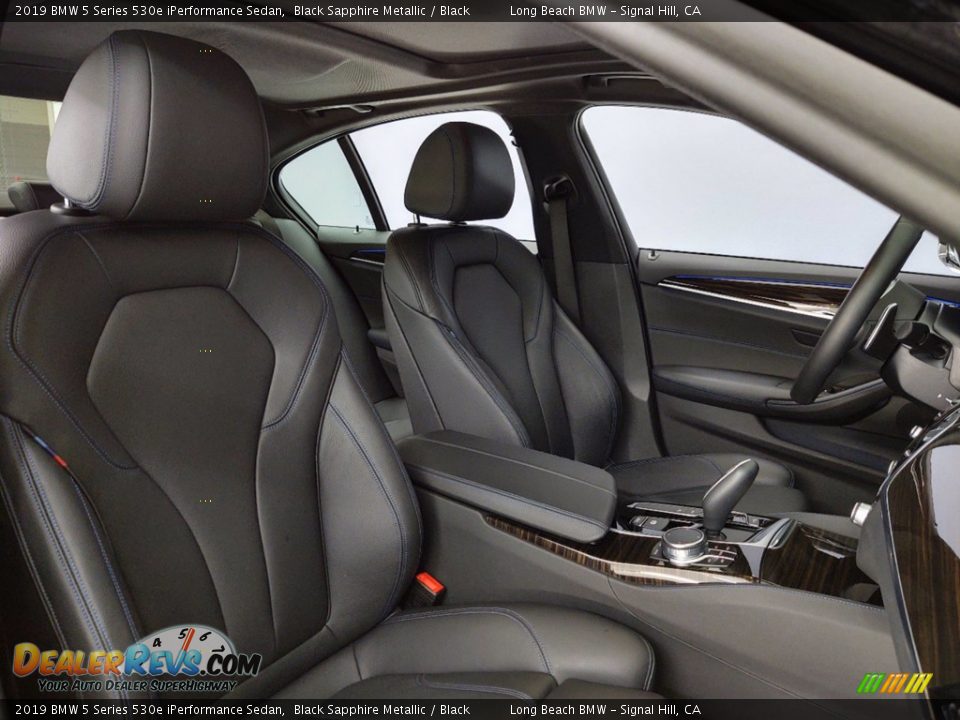 Front Seat of 2019 BMW 5 Series 530e iPerformance Sedan Photo #32