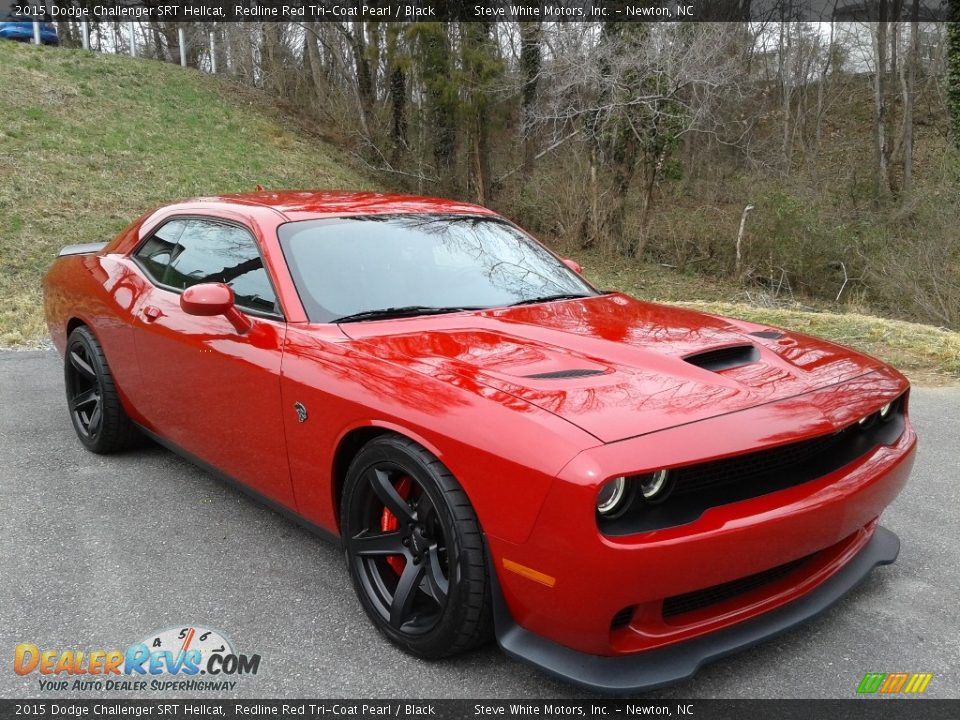 Front 3/4 View of 2015 Dodge Challenger SRT Hellcat Photo #5