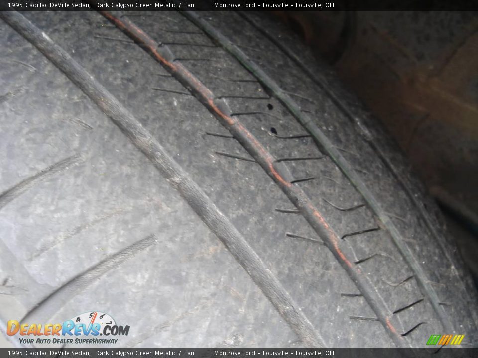 1995 Cadillac DeVille Sedan Dark Calypso Green Metallic / Tan Photo #10