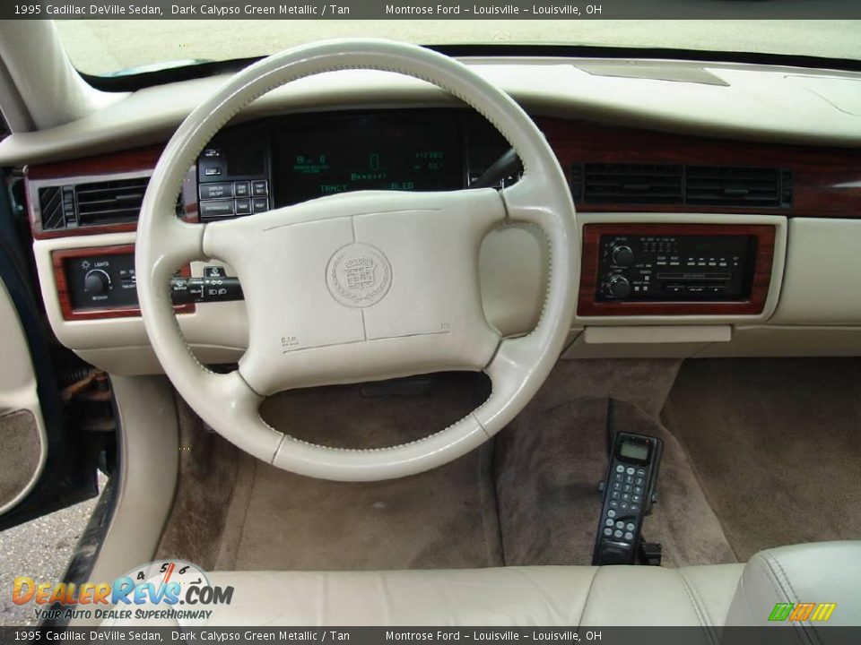 1995 Cadillac DeVille Sedan Dark Calypso Green Metallic / Tan Photo #18