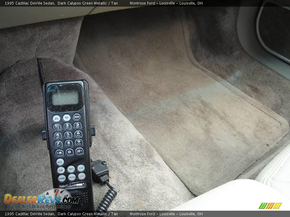 1995 Cadillac DeVille Sedan Dark Calypso Green Metallic / Tan Photo #30