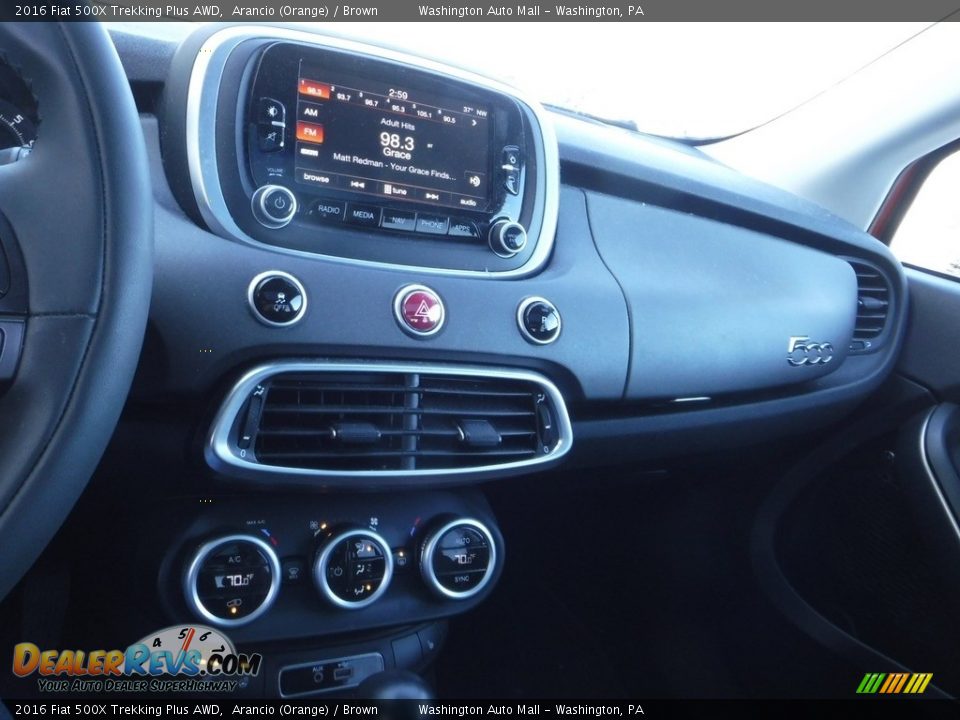 Controls of 2016 Fiat 500X Trekking Plus AWD Photo #17