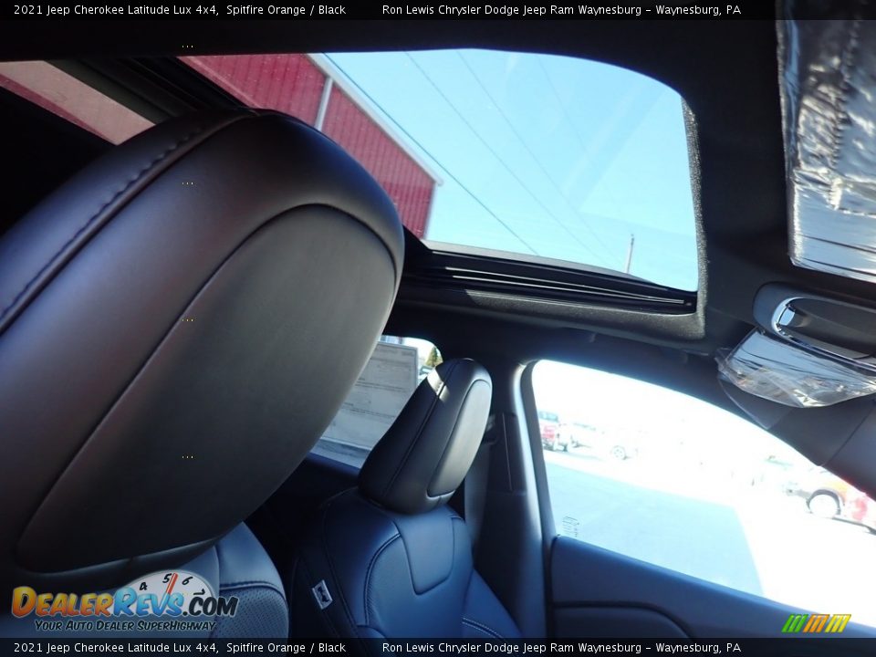 2021 Jeep Cherokee Latitude Lux 4x4 Spitfire Orange / Black Photo #11