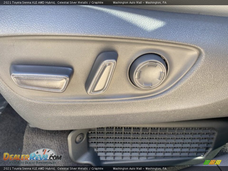 2021 Toyota Sienna XLE AWD Hybrid Celestial Silver Metallic / Graphite Photo #26