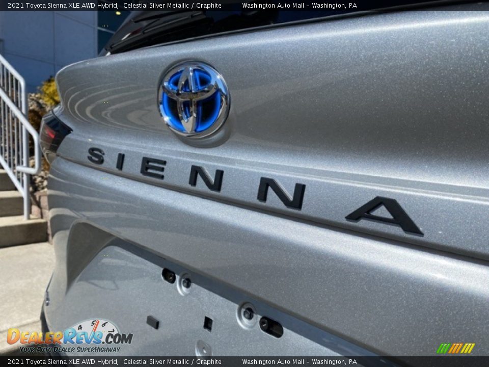 2021 Toyota Sienna XLE AWD Hybrid Celestial Silver Metallic / Graphite Photo #28