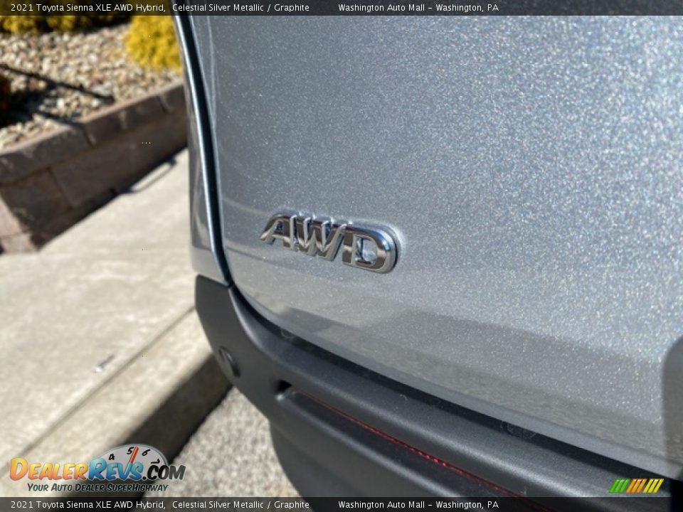 2021 Toyota Sienna XLE AWD Hybrid Celestial Silver Metallic / Graphite Photo #29