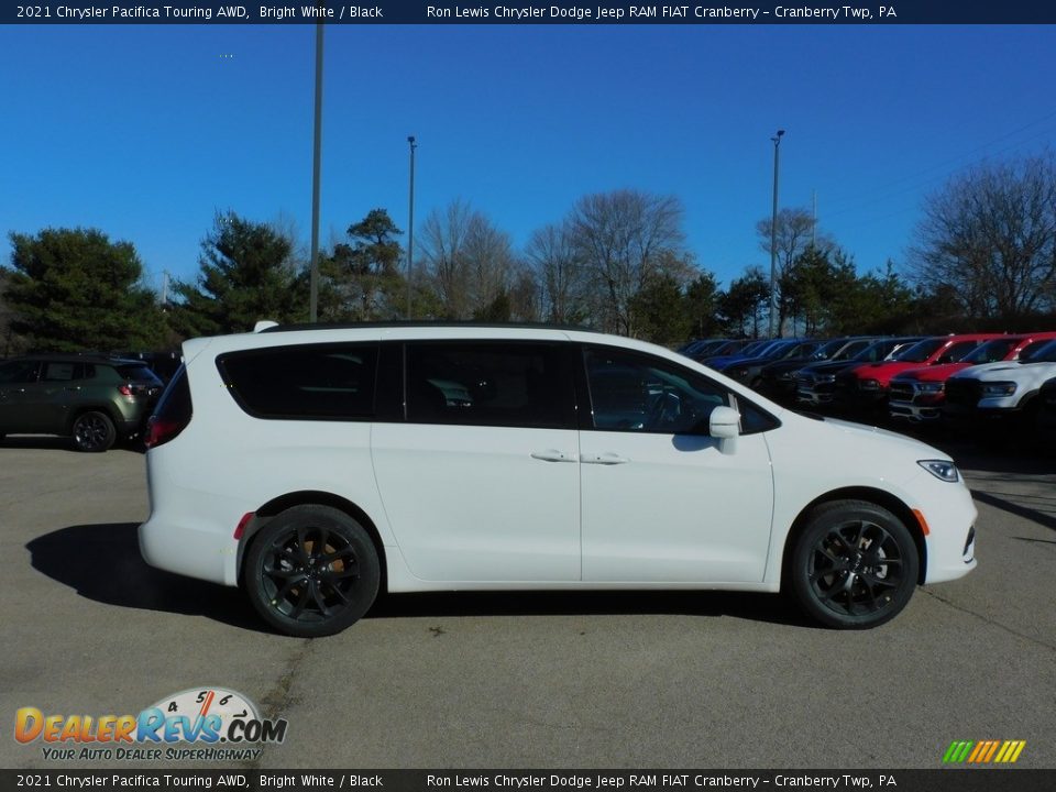 2021 Chrysler Pacifica Touring AWD Bright White / Black Photo #4