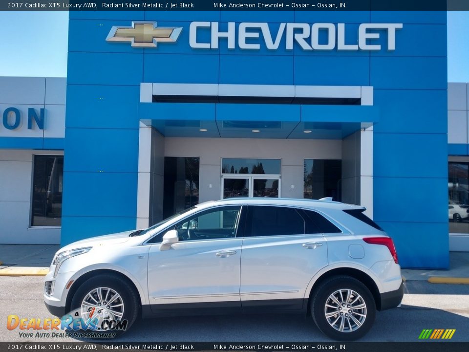 2017 Cadillac XT5 Luxury AWD Radiant Silver Metallic / Jet Black Photo #1