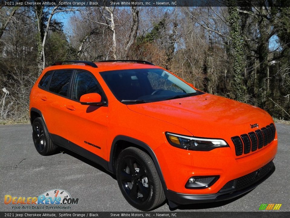 Front 3/4 View of 2021 Jeep Cherokee Altitude Photo #4
