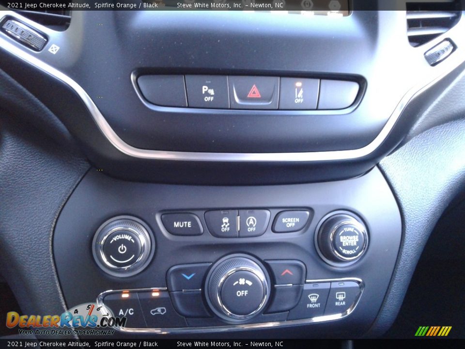 Controls of 2021 Jeep Cherokee Altitude Photo #24