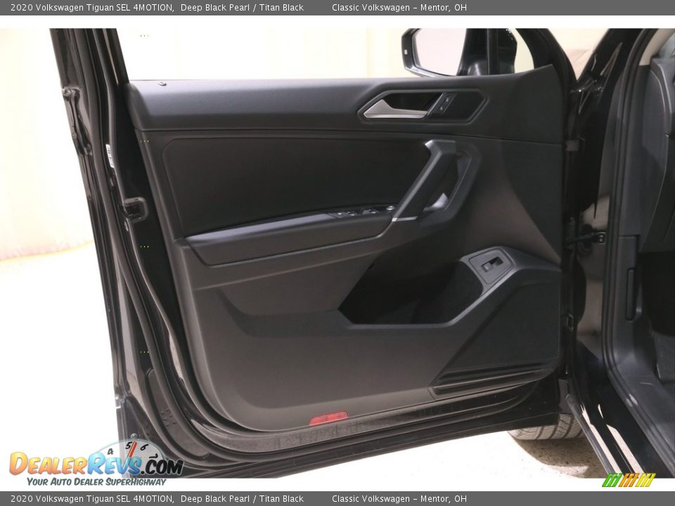 2020 Volkswagen Tiguan SEL 4MOTION Deep Black Pearl / Titan Black Photo #4