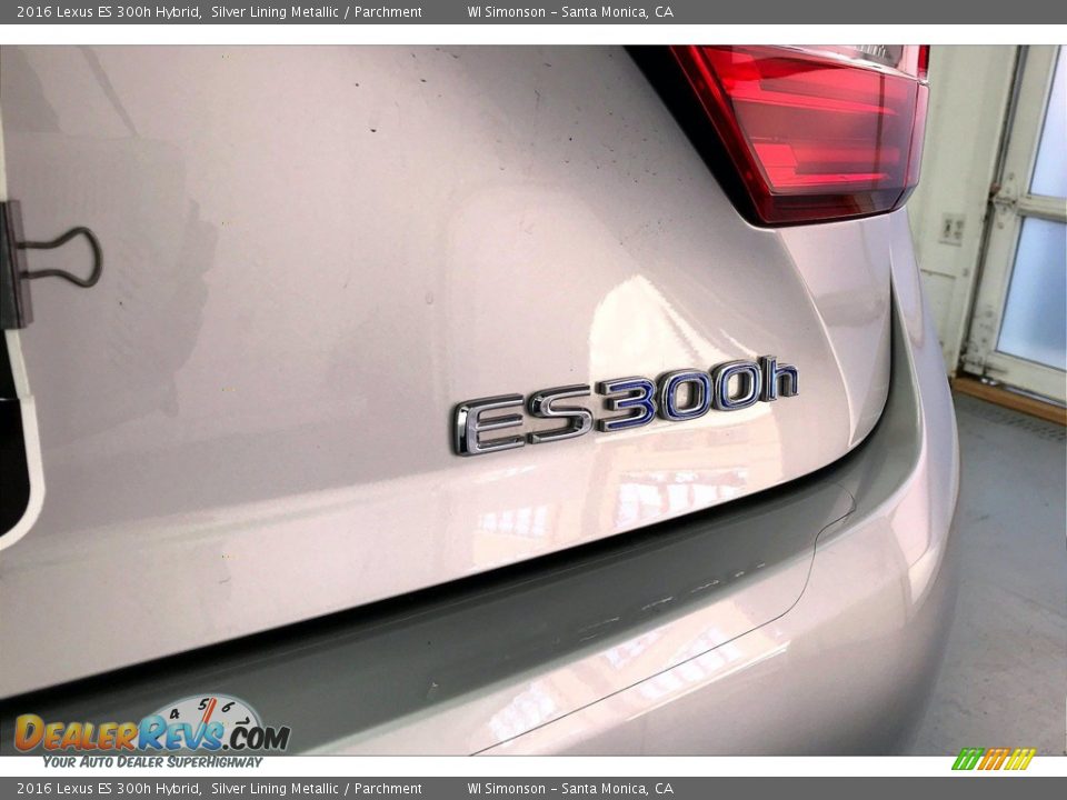 2016 Lexus ES 300h Hybrid Logo Photo #31