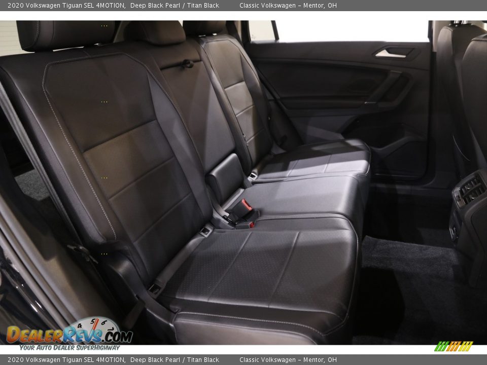 2020 Volkswagen Tiguan SEL 4MOTION Deep Black Pearl / Titan Black Photo #17