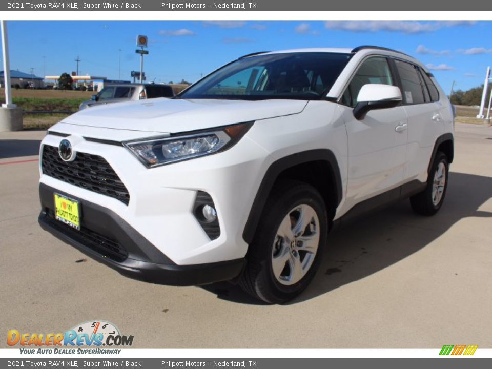 2021 Toyota RAV4 XLE Super White / Black Photo #4