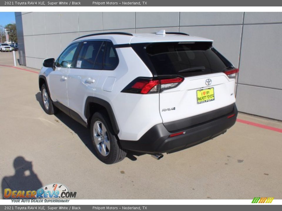 2021 Toyota RAV4 XLE Super White / Black Photo #6