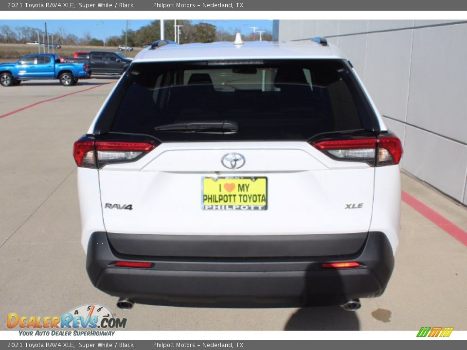 2021 Toyota RAV4 XLE Super White / Black Photo #7