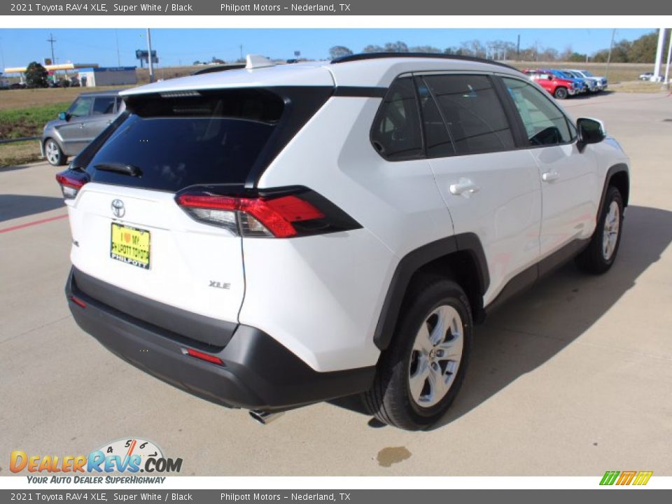 2021 Toyota RAV4 XLE Super White / Black Photo #8