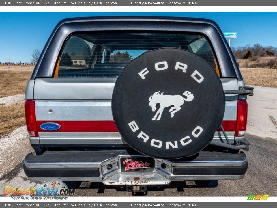 1989 Ford Bronco XLT 4x4 Medium Silver Metallic / Dark Charcoal Photo #5