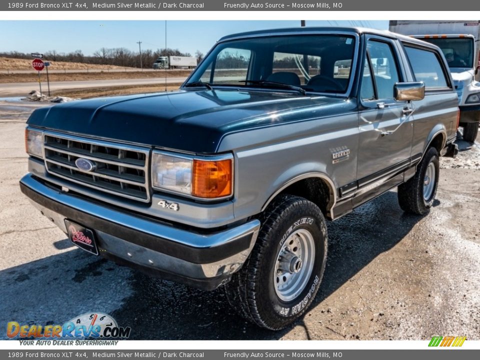 Front 3/4 View of 1989 Ford Bronco XLT 4x4 Photo #8