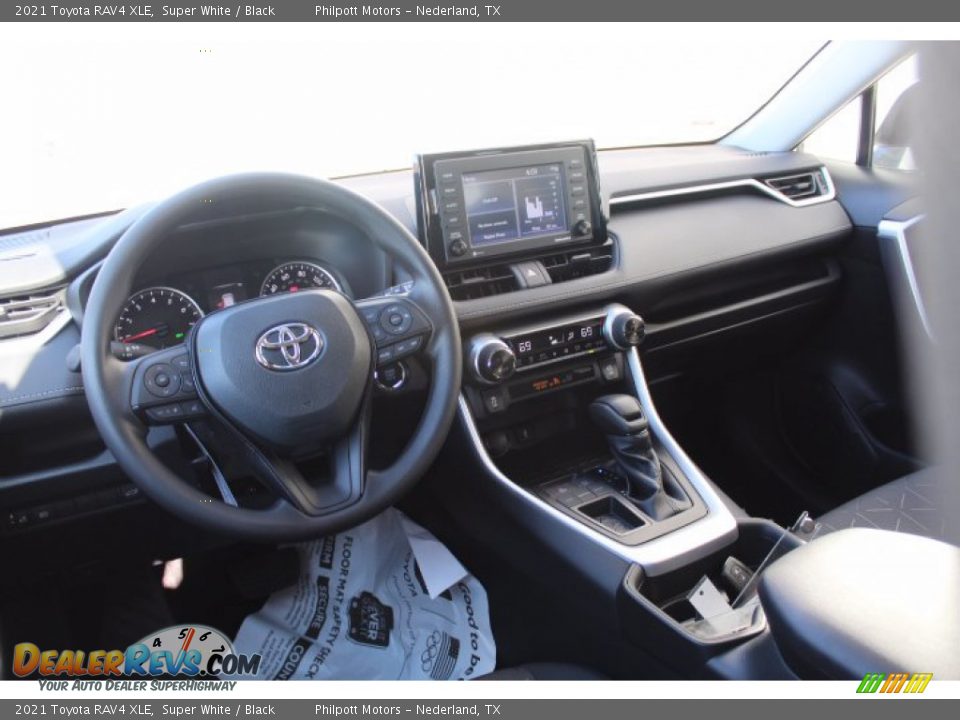 2021 Toyota RAV4 XLE Super White / Black Photo #21