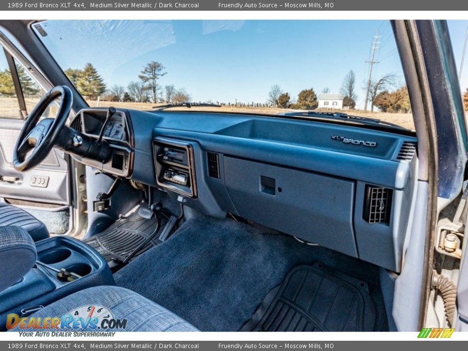 Dashboard of 1989 Ford Bronco XLT 4x4 Photo #25