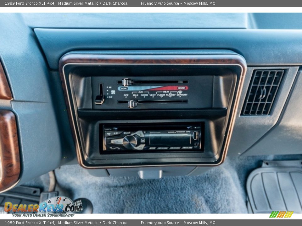 Controls of 1989 Ford Bronco XLT 4x4 Photo #29